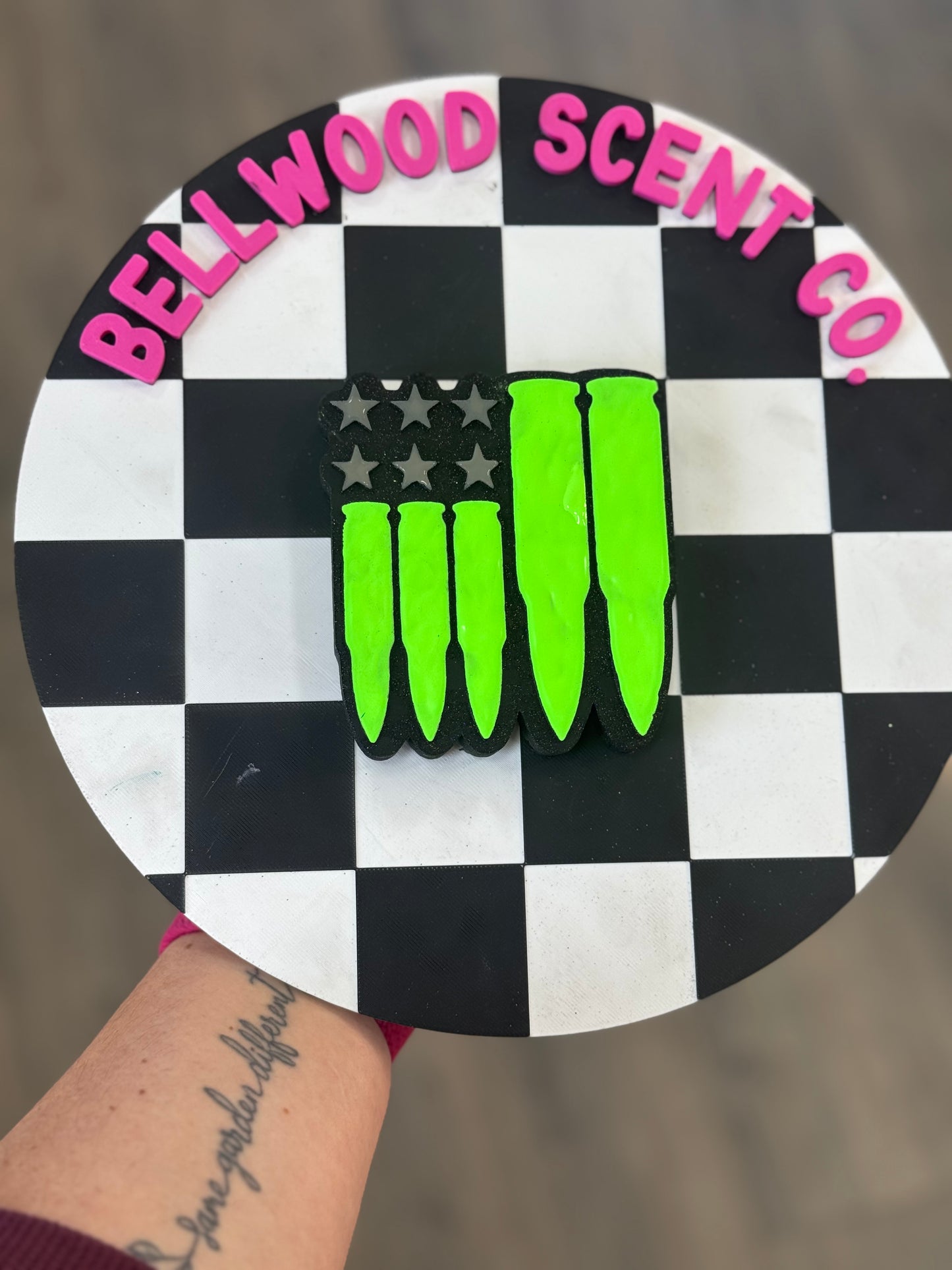 BULLET FLAG FRESHIE