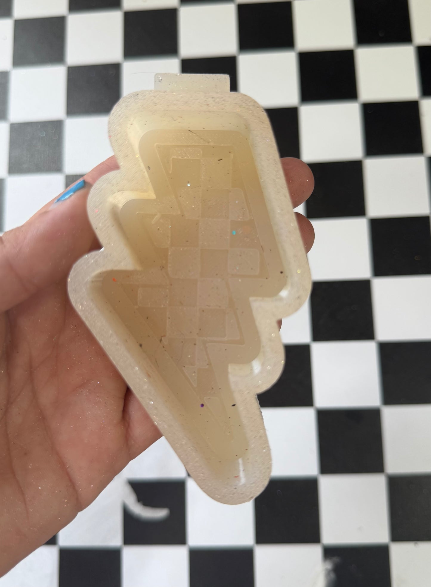 CHECKERED BOLT FRESHIE