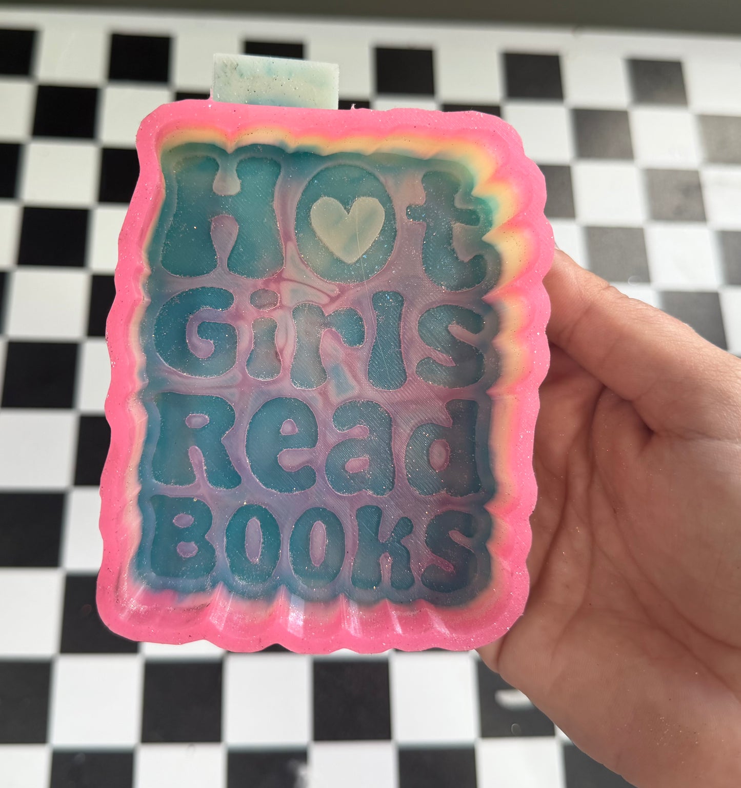 HOT GIRLS READ BOOKS FRESHIE