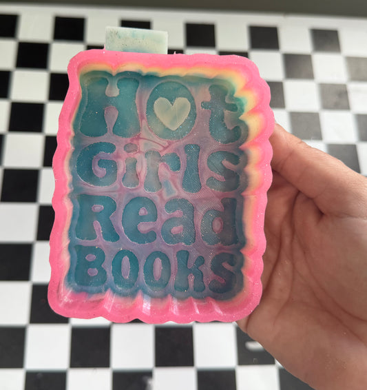 HOT GIRLS READ BOOKS FRESHIE