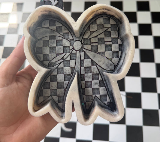 CHECKERED BOW FRESHIE