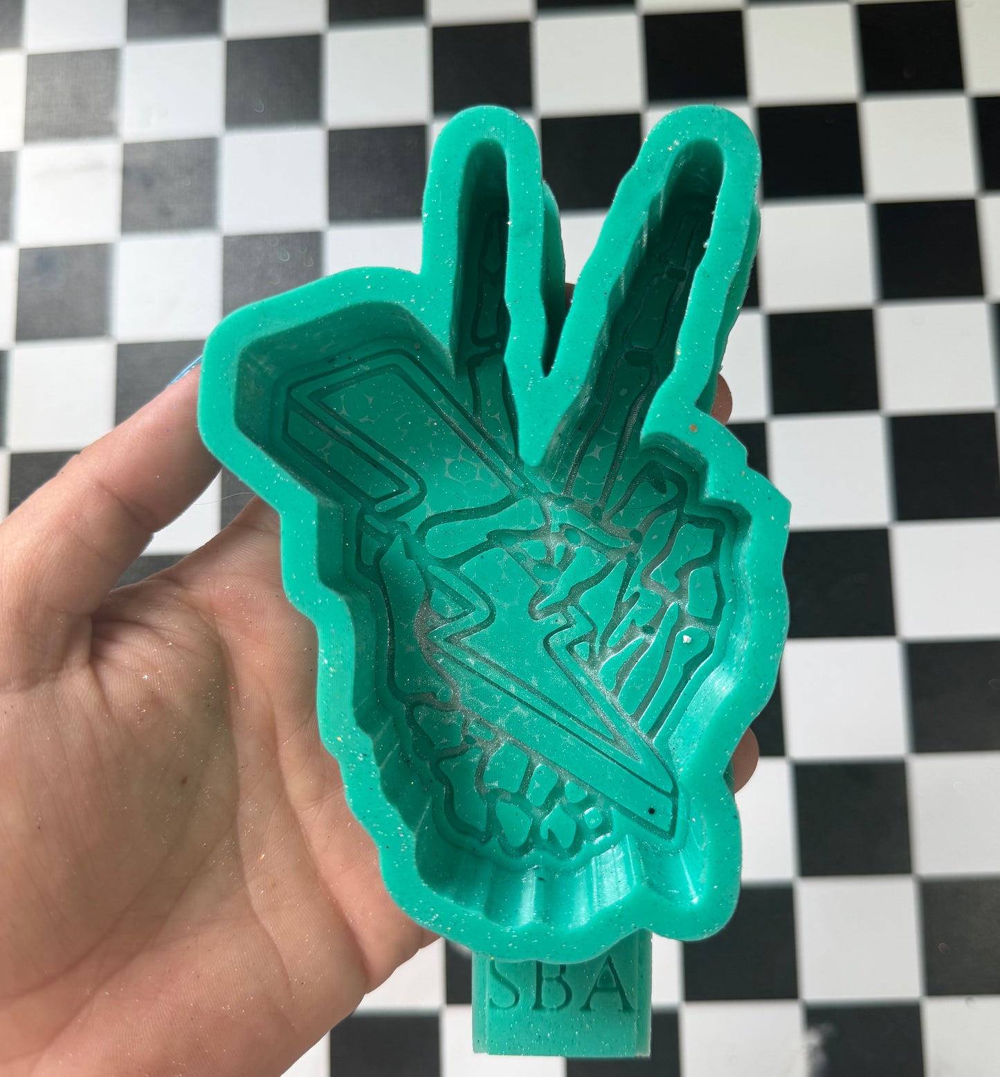 SKELLY HAND W BOLT FRESHIE